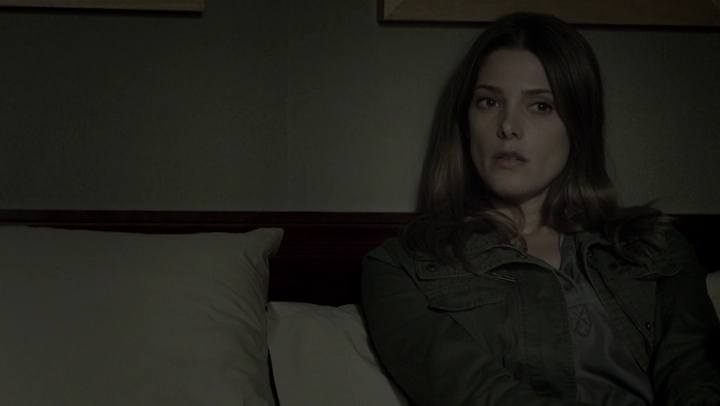 Ashley-Greene-dot-NL_Rogue4x07Bifocals0318.jpg
