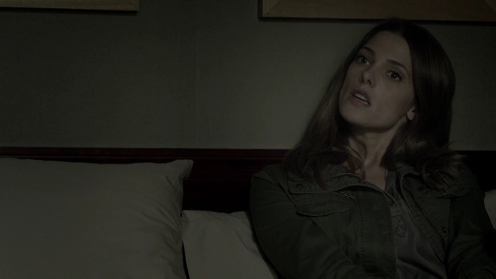 Ashley-Greene-dot-NL_Rogue4x07Bifocals0320.jpg