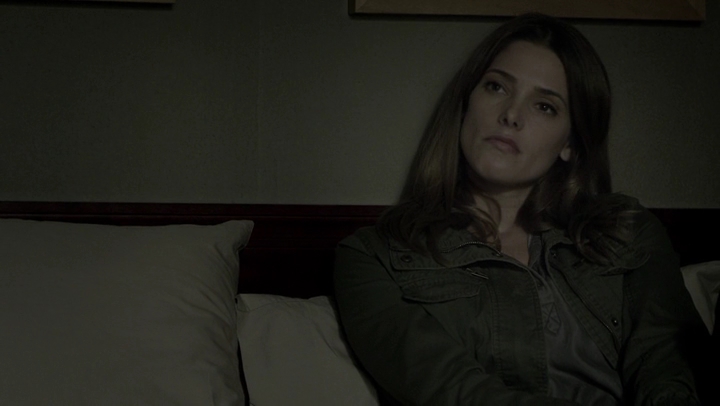 Ashley-Greene-dot-NL_Rogue4x07Bifocals0325.jpg