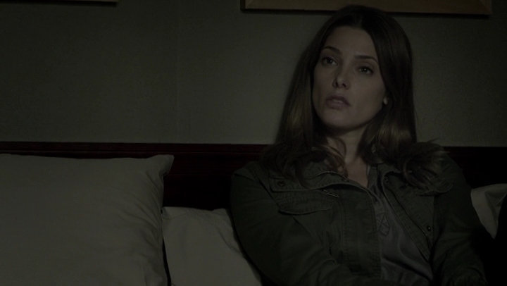 Ashley-Greene-dot-NL_Rogue4x07Bifocals0326.jpg