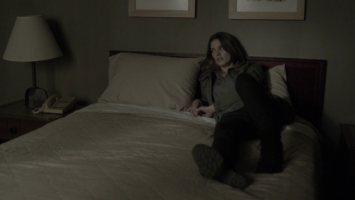 Ashley-Greene-dot-NL_Rogue4x07Bifocals0339.jpg
