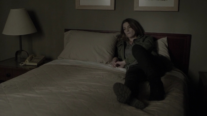 Ashley-Greene-dot-NL_Rogue4x07Bifocals0340.jpg