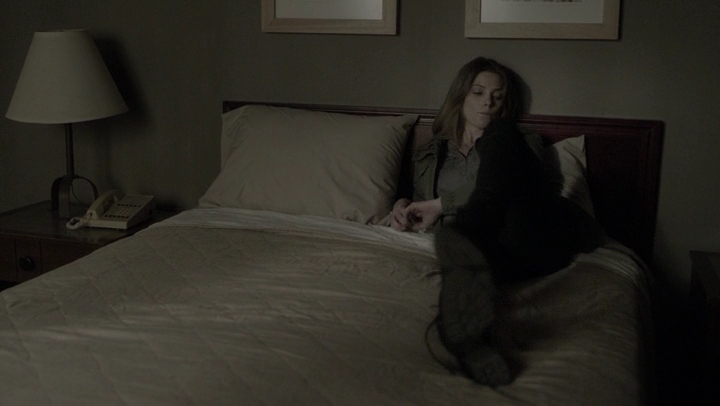 Ashley-Greene-dot-NL_Rogue4x07Bifocals0341.jpg