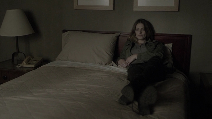 Ashley-Greene-dot-NL_Rogue4x07Bifocals0343.jpg