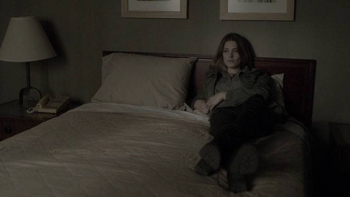 Ashley-Greene-dot-NL_Rogue4x07Bifocals0344.jpg