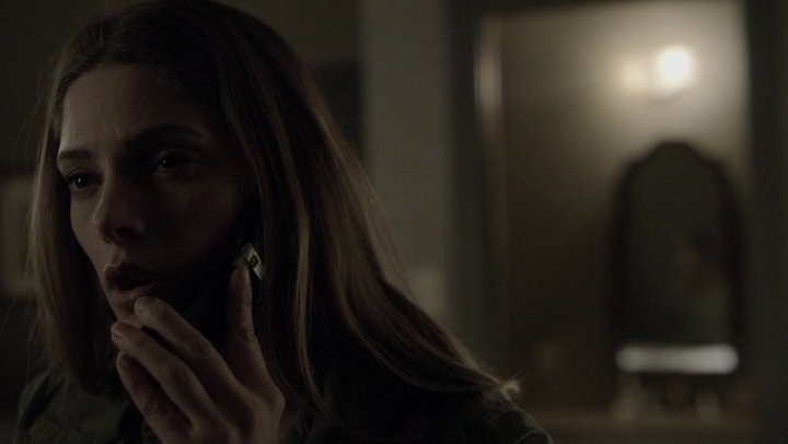 Ashley-Greene-dot-NL_Rogue4x07Bifocals1497.jpg