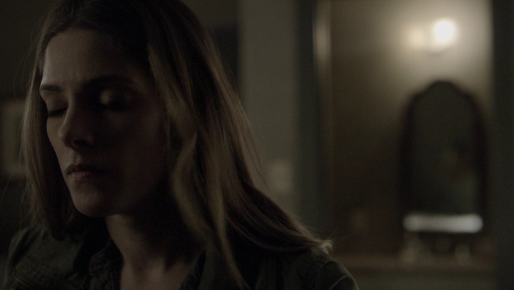 Ashley-Greene-dot-NL_Rogue4x07Bifocals1509.jpg