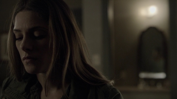 Ashley-Greene-dot-NL_Rogue4x07Bifocals1510.jpg
