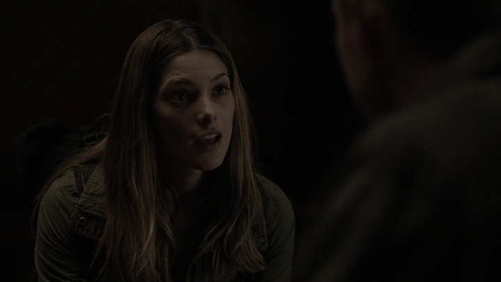 Ashley-Greene-dot-NL_Rogue4x07Bifocals1712.jpg