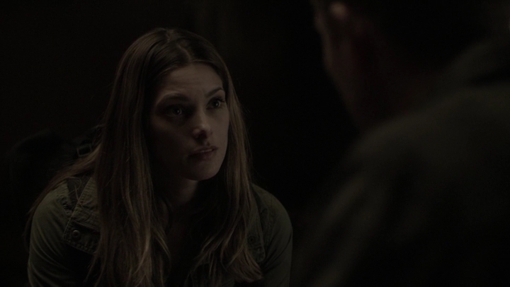 Ashley-Greene-dot-NL_Rogue4x07Bifocals1715.jpg