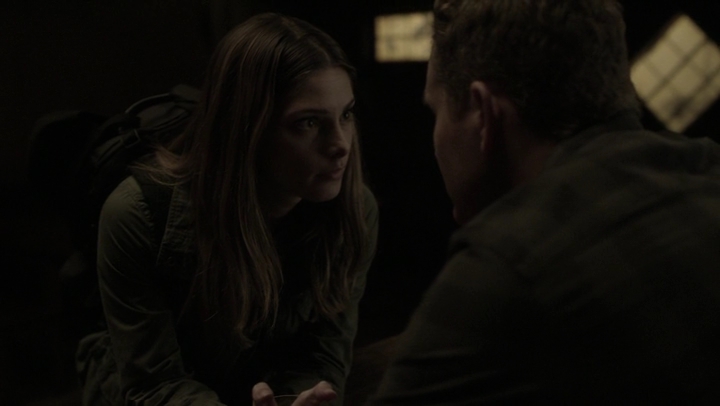 Ashley-Greene-dot-NL_Rogue4x07Bifocals1782.jpg
