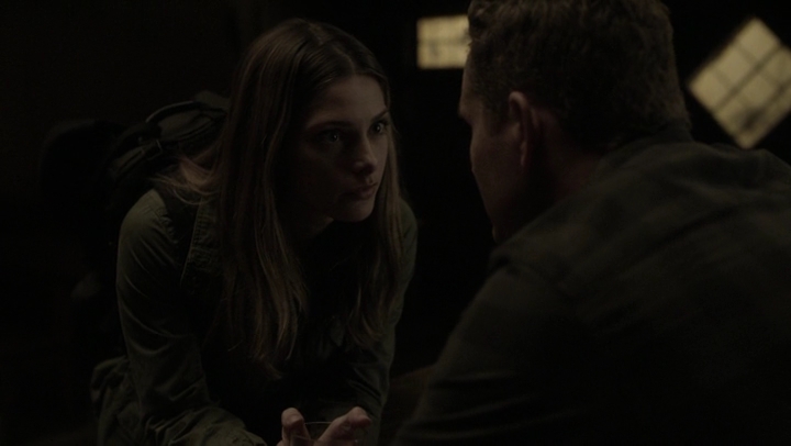 Ashley-Greene-dot-NL_Rogue4x07Bifocals1788.jpg