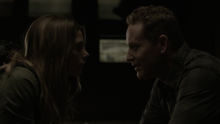 Ashley-Greene-dot-NL_Rogue4x07Bifocals1811.jpg