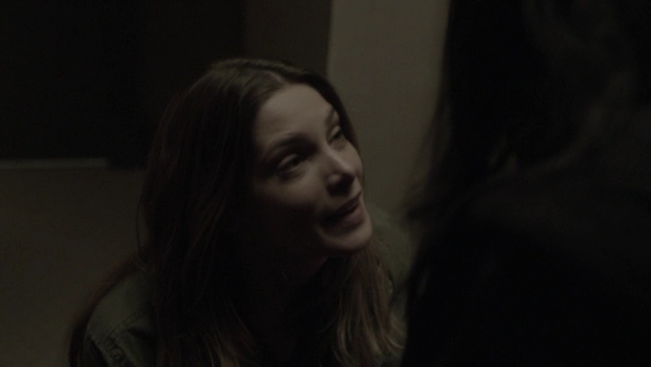 Ashley-Greene-dot-NL_Rogue4x07Bifocals1978.jpg