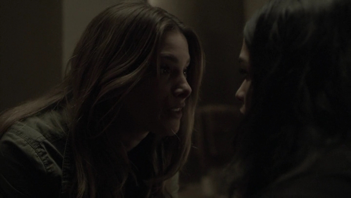 Ashley-Greene-dot-NL_Rogue4x07Bifocals1980.jpg