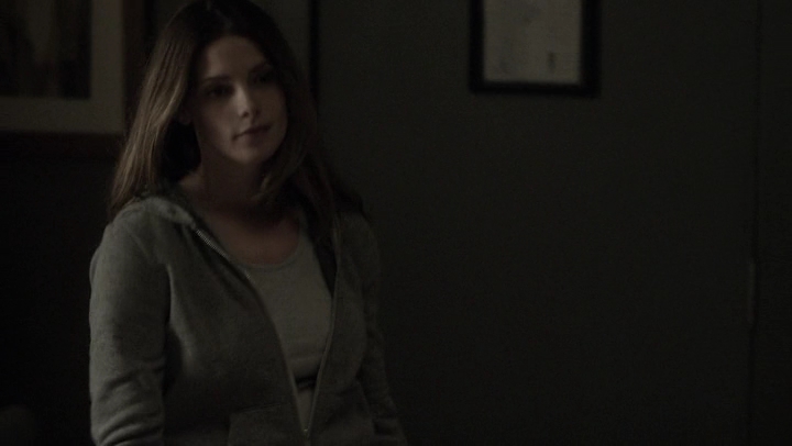 Ashley-Greene-dot-NL_Rogue4x07Bifocals2188.jpg