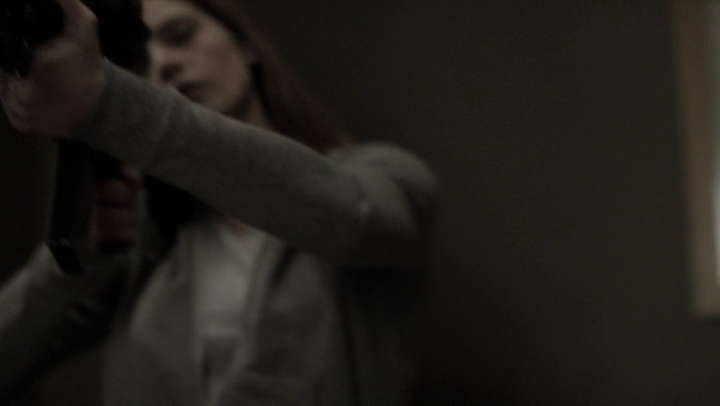Ashley-Greene-dot-NL_Rogue4x07Bifocals2203.jpg