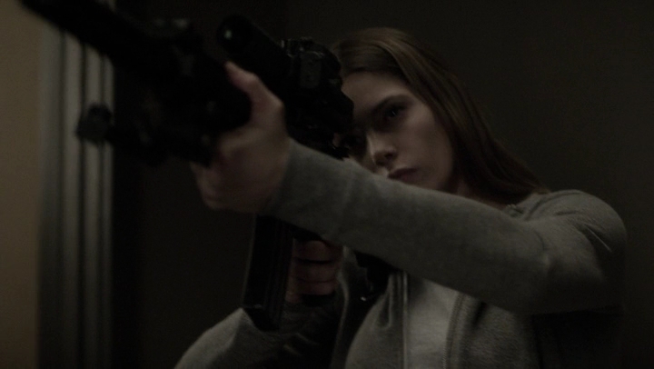 Ashley-Greene-dot-NL_Rogue4x07Bifocals2204.jpg