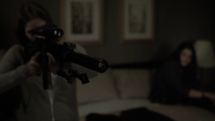 Ashley-Greene-dot-NL_Rogue4x07Bifocals2206.jpg