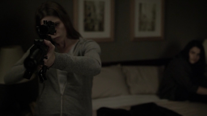 Ashley-Greene-dot-NL_Rogue4x07Bifocals2208.jpg