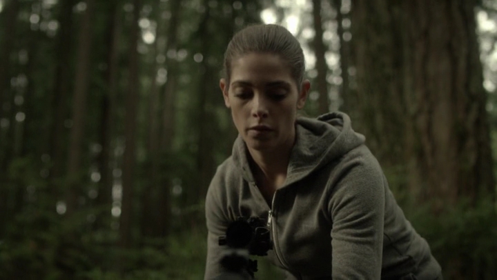 Ashley-Greene-dot-NL_Rogue4x07Bifocals2259.jpg