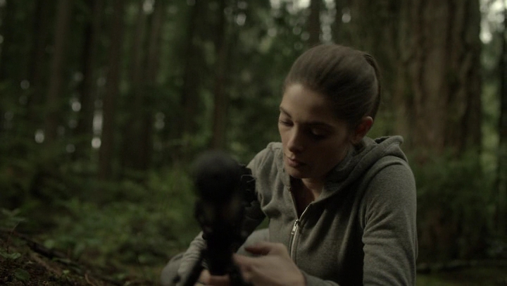 Ashley-Greene-dot-NL_Rogue4x07Bifocals2262.jpg