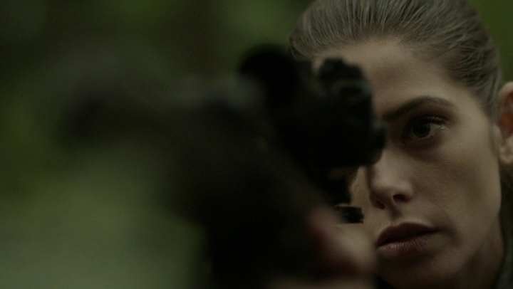 Ashley-Greene-dot-NL_Rogue4x07Bifocals2293.jpg