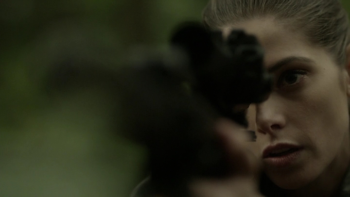 Ashley-Greene-dot-NL_Rogue4x07Bifocals2299.jpg