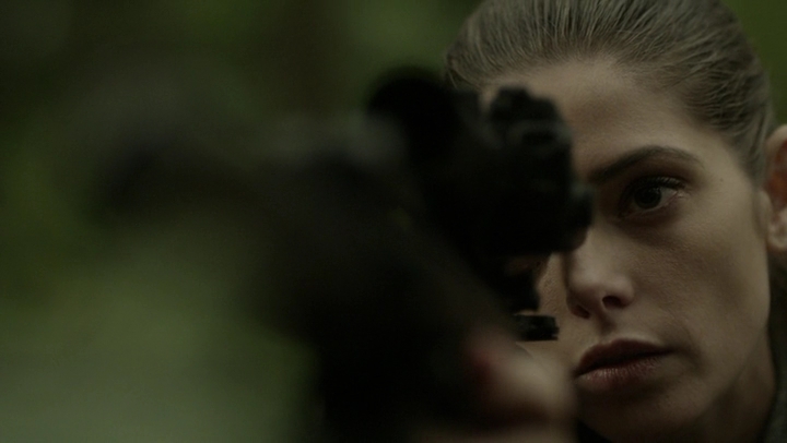 Ashley-Greene-dot-NL_Rogue4x07Bifocals2301.jpg
