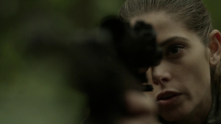 Ashley-Greene-dot-NL_Rogue4x07Bifocals2309.jpg