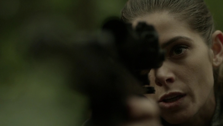 Ashley-Greene-dot-NL_Rogue4x07Bifocals2317.jpg