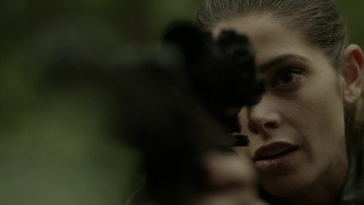 Ashley-Greene-dot-NL_Rogue4x07Bifocals2320.jpg