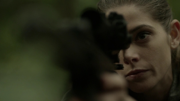 Ashley-Greene-dot-NL_Rogue4x07Bifocals2321.jpg