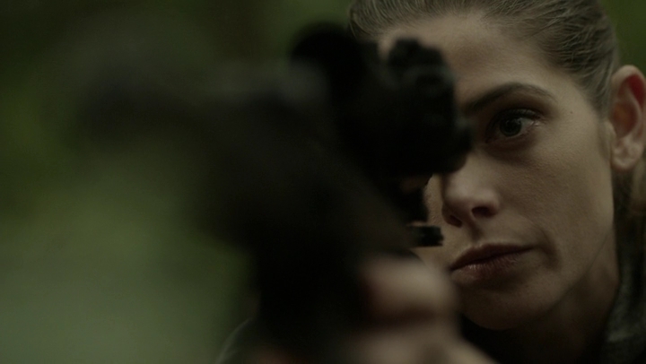 Ashley-Greene-dot-NL_Rogue4x07Bifocals2322.jpg