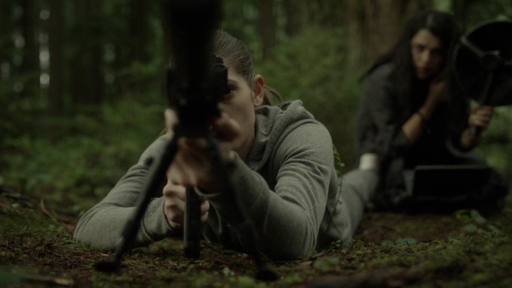 Ashley-Greene-dot-NL_Rogue4x07Bifocals2339.jpg