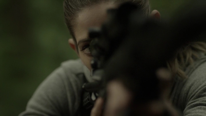 Ashley-Greene-dot-NL_Rogue4x07Bifocals2345.jpg