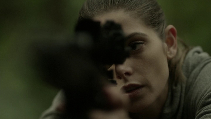 Ashley-Greene-dot-NL_Rogue4x07Bifocals2431.jpg