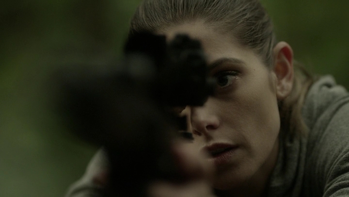 Ashley-Greene-dot-NL_Rogue4x07Bifocals2432.jpg