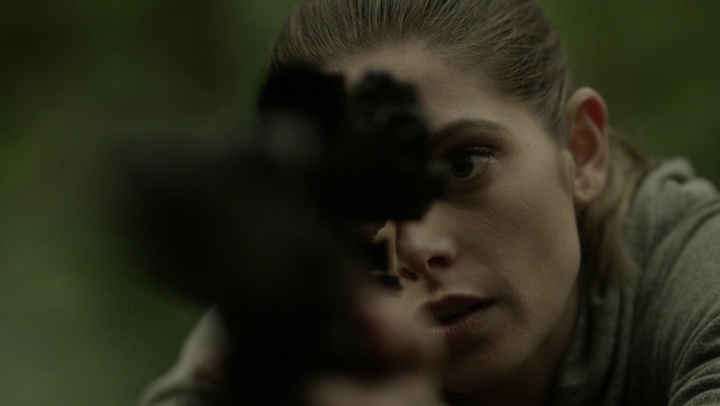 Ashley-Greene-dot-NL_Rogue4x07Bifocals2433.jpg