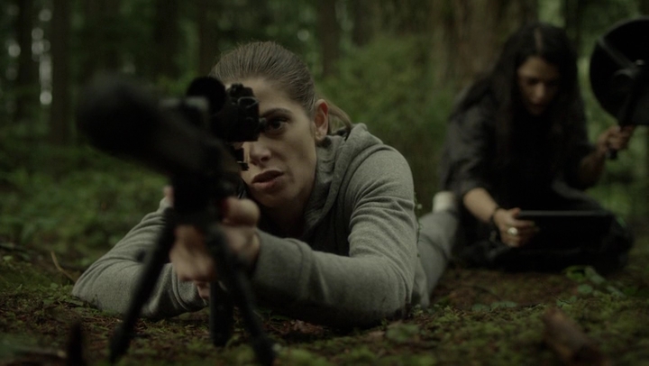 Ashley-Greene-dot-NL_Rogue4x07Bifocals2675.jpg