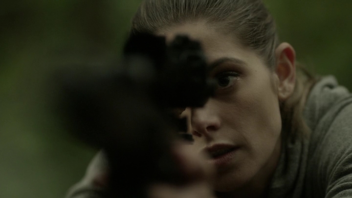 Ashley-Greene-dot-NL_Rogue4x07Bifocals2684.jpg
