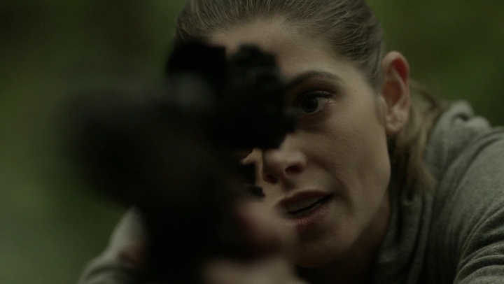 Ashley-Greene-dot-NL_Rogue4x07Bifocals2693.jpg