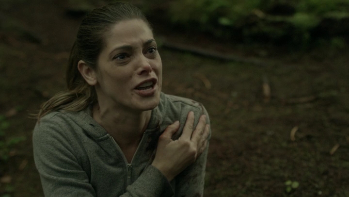 Ashley-Greene-dot-NL_Rogue4x07Bifocals2764.jpg