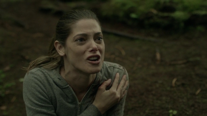 Ashley-Greene-dot-NL_Rogue4x07Bifocals2765.jpg