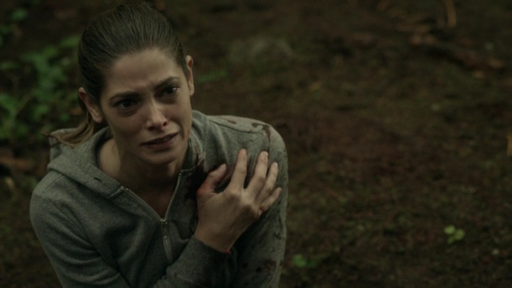 Ashley-Greene-dot-NL_Rogue4x07Bifocals2770.jpg