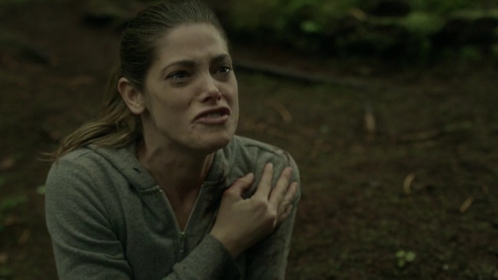 Ashley-Greene-dot-NL_Rogue4x07Bifocals2773.jpg