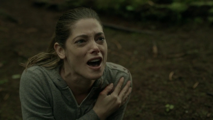 Ashley-Greene-dot-NL_Rogue4x07Bifocals2774.jpg
