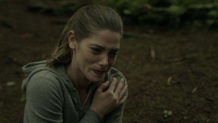 Ashley-Greene-dot-NL_Rogue4x07Bifocals2785.jpg