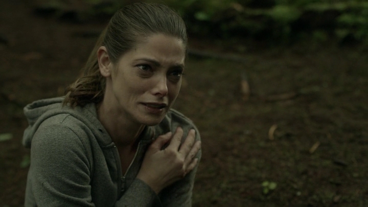 Ashley-Greene-dot-NL_Rogue4x07Bifocals2786.jpg