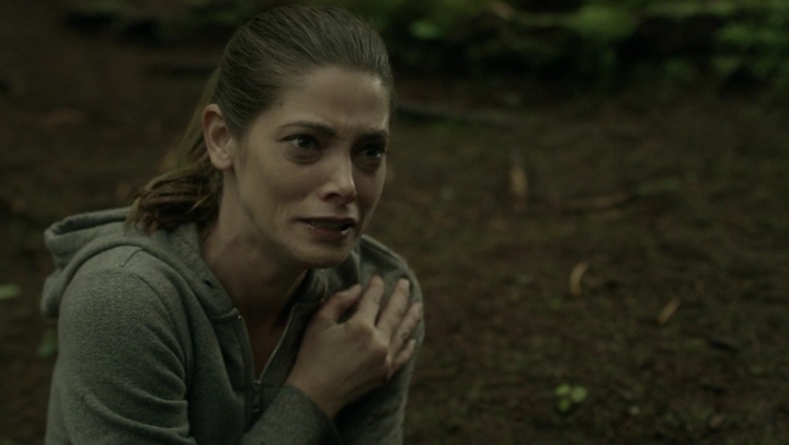 Ashley-Greene-dot-NL_Rogue4x07Bifocals2787.jpg